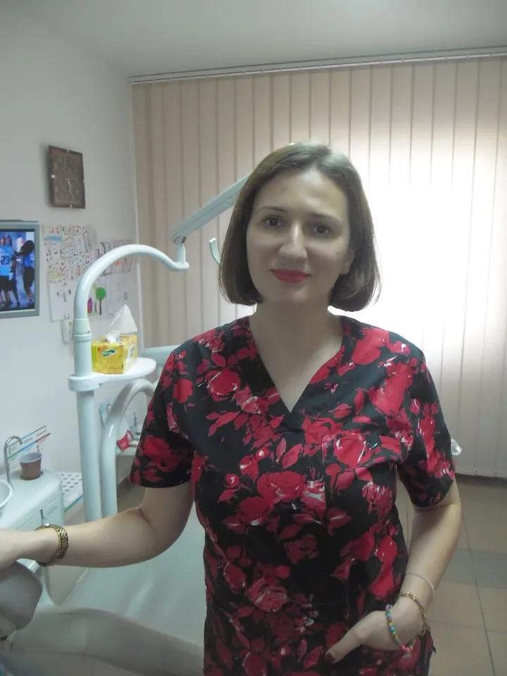Dr. Laura Ema Jicmon în cabinetul We Smile